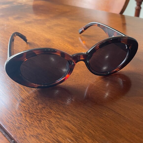 Le Specs Nouveau Vie Dark Tort oval sunglasses - Picture 3 of 6